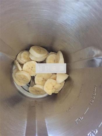 香蕉牛奶冰棒的做法步骤2