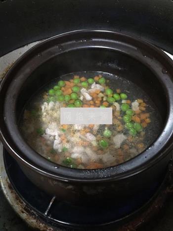 皮蛋瘦肉蔬菜粥的做法步骤3