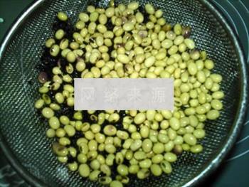 核桃黑米豆浆的做法步骤2