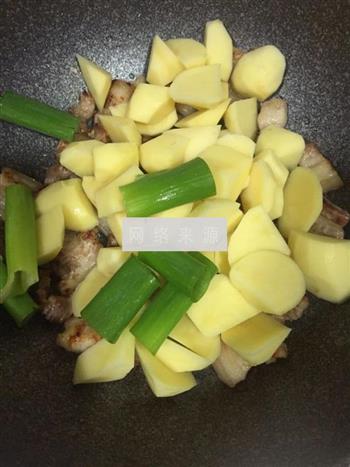 南乳红烧肉土豆的做法步骤4