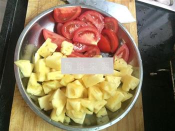 菠萝西红柿汤鱼的做法步骤2