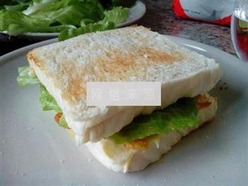 鸡蛋培根生菜三明治的做法图解5