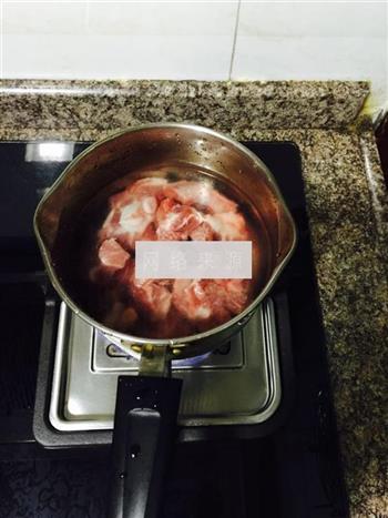 玉米萝卜排骨汤的做法步骤2