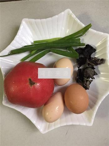 黑木耳番茄炒鸡蛋的做法图解1