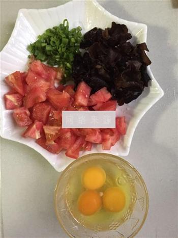 黑木耳番茄炒鸡蛋的做法图解2