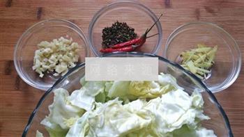 酸辣炝炒手撕圆白菜的做法步骤3