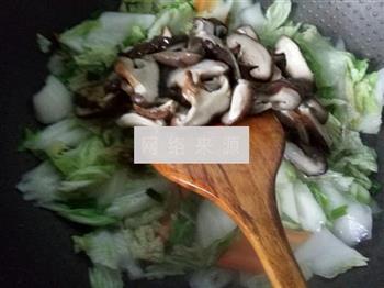 香菇炒白菜的做法步骤6