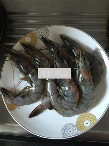 什锦海鲜炒饭的做法步骤3