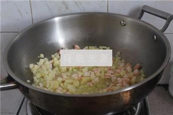 土豆虾仁焖饭的做法步骤3