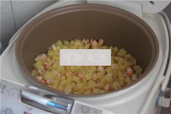 土豆虾仁焖饭的做法步骤6
