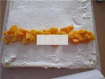 芒果奶油蛋糕卷的做法步骤15