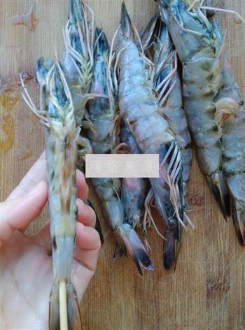 海盐黑胡椒烤虾的做法步骤2