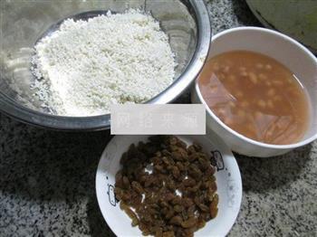 花生米葡萄干糯米粽的做法图解1