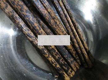 花生米葡萄干糯米粽的做法步骤2