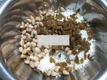 花生米葡萄干糯米粽的做法步骤4