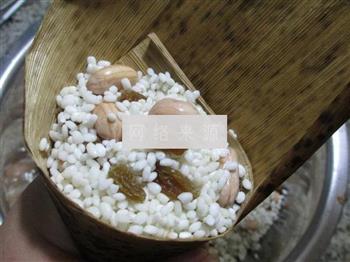 花生米葡萄干糯米粽的做法图解6