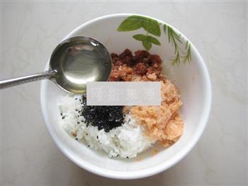 串烧鲑鱼泡菜饭团的做法步骤3