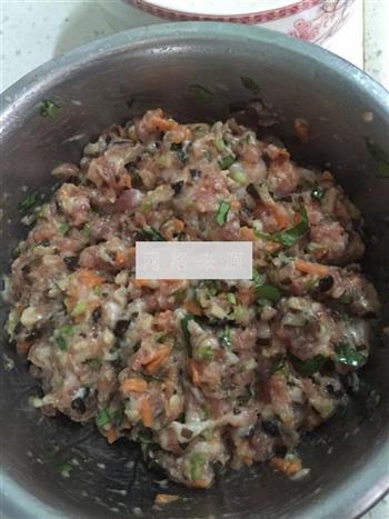 香菜糯米肉丸子的做法步骤3