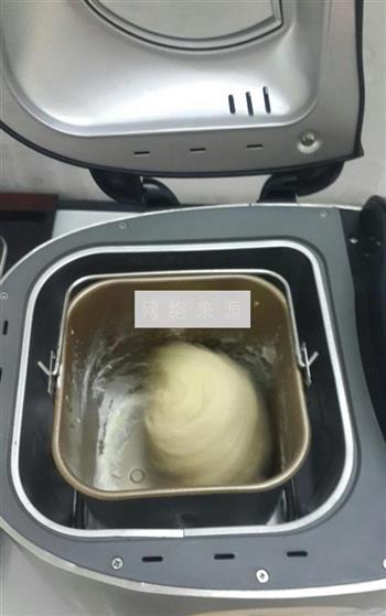 火腿鸡肉松面包卷的做法步骤2