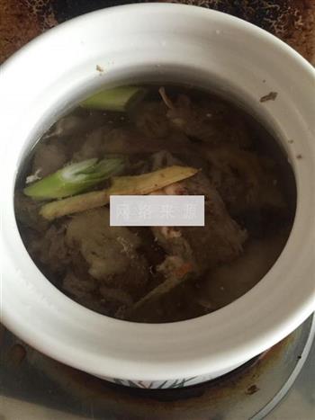 茶树菇柴鸡汤的做法图解4