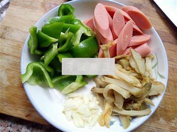 榨菜炒青椒火腿肠的做法图解5
