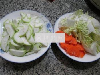白菜炒长瓜的做法步骤1