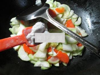 白菜炒长瓜的做法步骤6