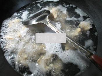 花生米笋干菜烧烤麸的做法图解2