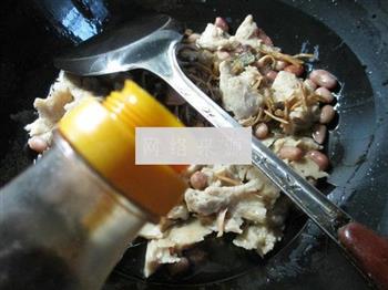 花生米笋干菜烧烤麸的做法步骤6