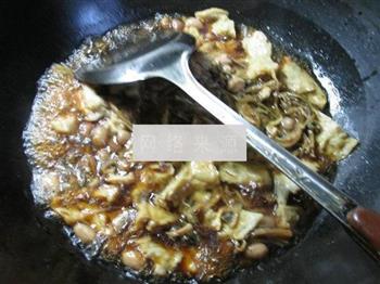 花生米笋干菜烧烤麸的做法步骤9