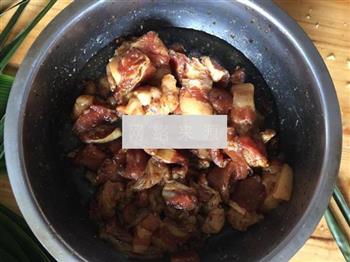 蛋黄肉粽的做法步骤5