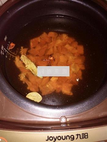 电饭煲炖西红柿牛肉汤的做法步骤1
