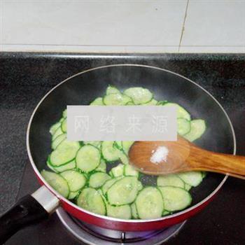 青瓜炒烧肉的做法步骤5