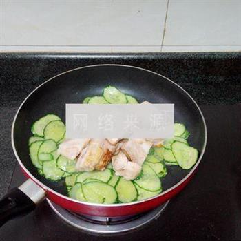 青瓜炒烧肉的做法步骤6