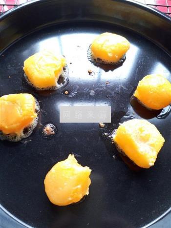蛋黄酥的做法步骤6