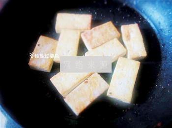 椒盐豆腐串的做法步骤4