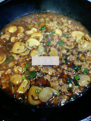 板烧豆腐烩鲜菇肉沫的做法图解3