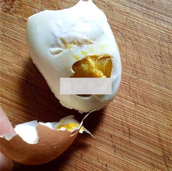 腌油黄咸鸭蛋的做法步骤9