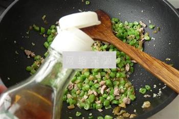 榨菜肉末炒四季豆的做法步骤7