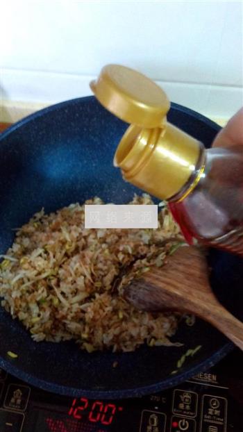 豆芽炒饭的做法步骤8