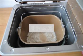 火腿肠豆浆面包的做法步骤1
