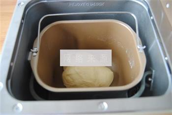 火腿肠豆浆面包的做法步骤2