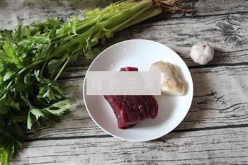 芹菜炒牛肉的做法步骤1