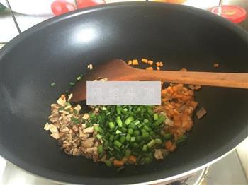 松茸五彩炒饭的做法步骤5