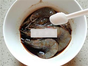 黑胡椒烤大虾的做法步骤3