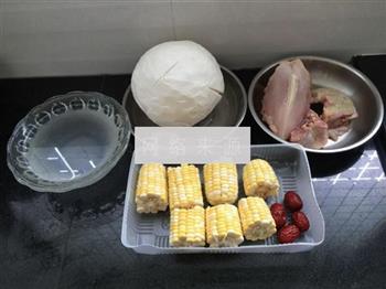 椰子汁玉米鸡汤的做法步骤1