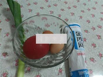 西红柿炒鸡蛋拌面的做法步骤1