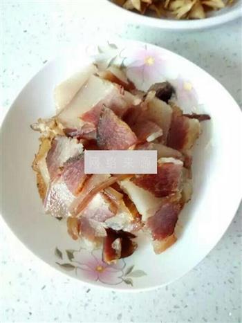 石榴花炒腊肉的做法步骤4