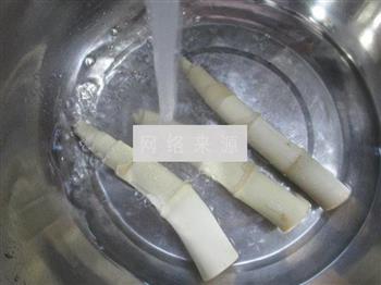 雪菜鞭笋煮土豆的做法步骤2