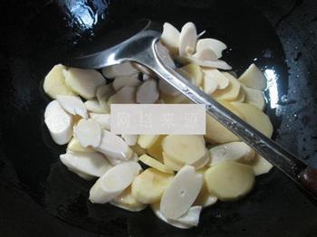 雪菜鞭笋煮土豆的做法图解5